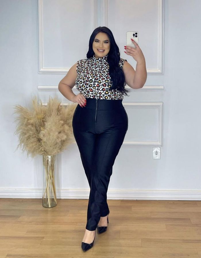 BLUSA GOLA ALTA SEM MANGA