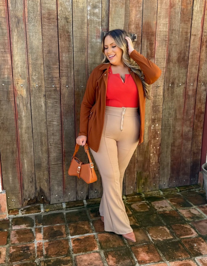 Calça flare c/ zíper e bolso 