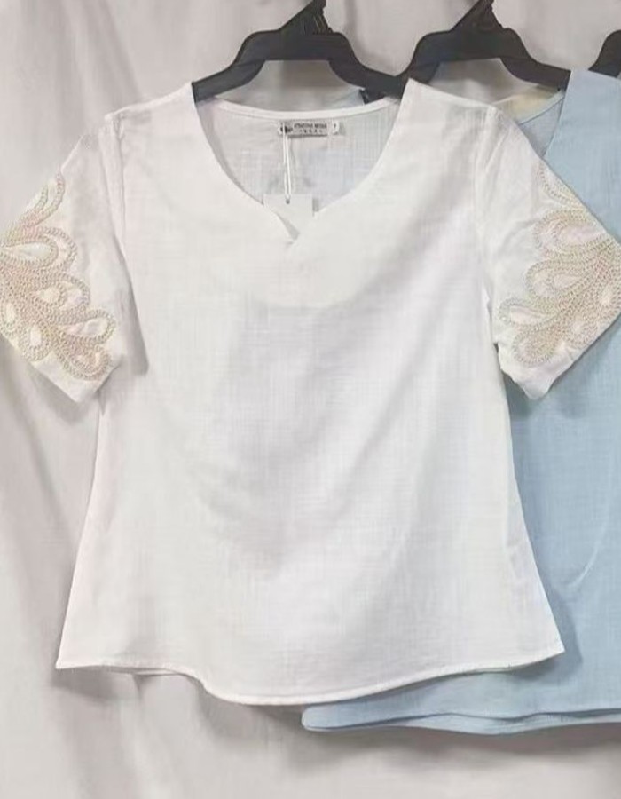 BLUSA BORDADA NA MANGA 