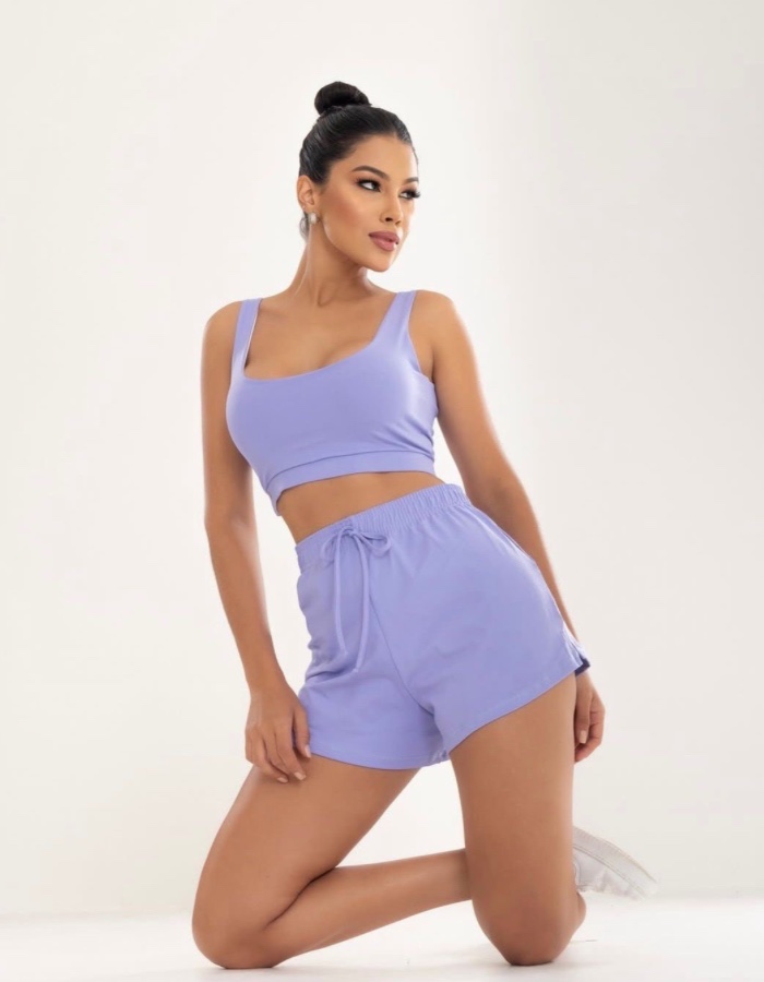 Short curto com detalhe 