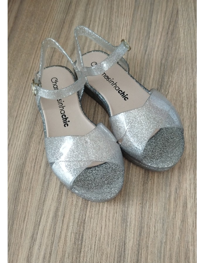 Sandália charmosinha