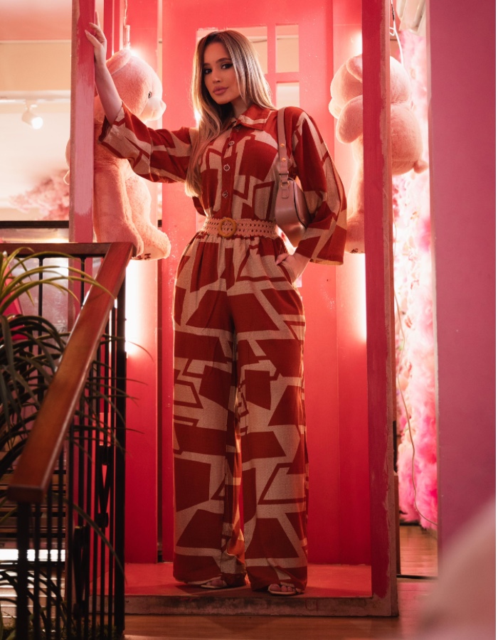 CONJUNTO ESTAMPADO COM CALÇA