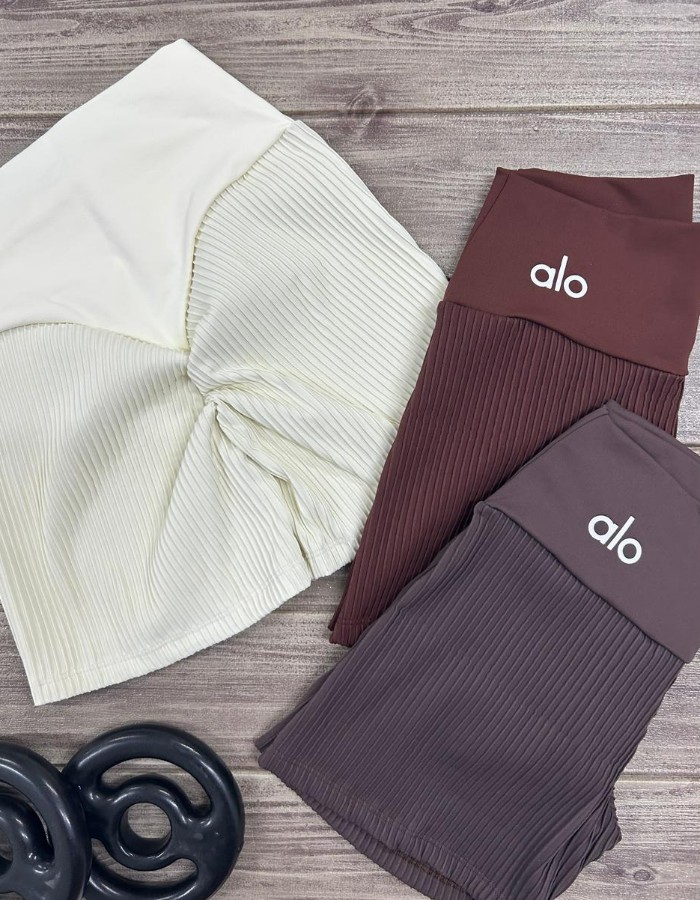 SHORT EMPINA BUMBUM CORAÇÃO ALO EM CANELADO