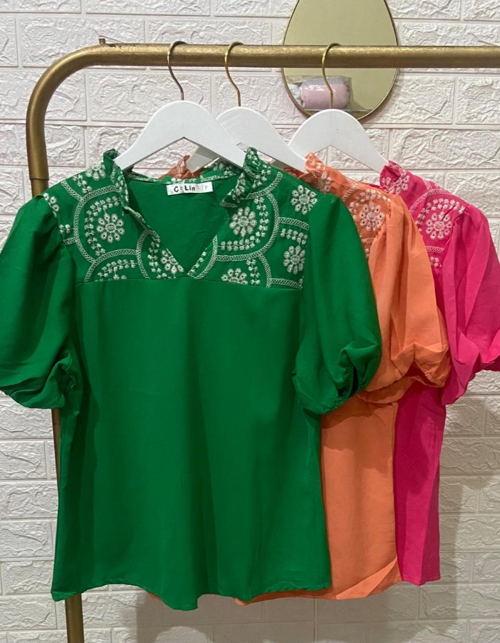 BLUSA COM BORDADO