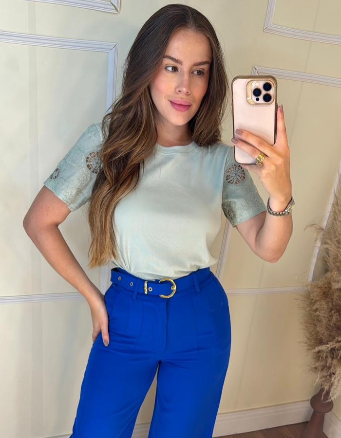 Blusa Lisa Detalhe Manga 