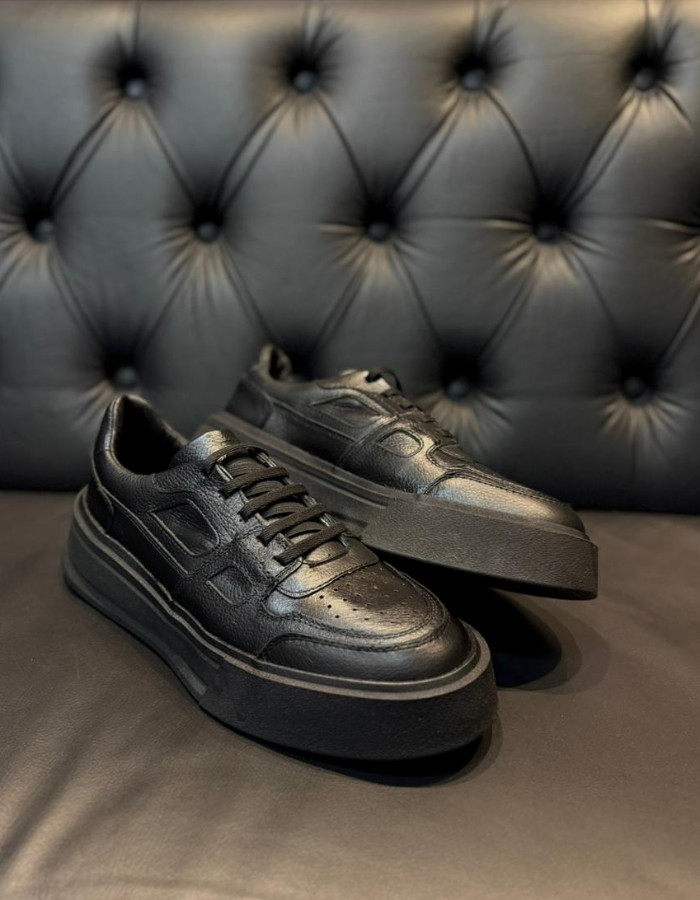 Riviera ALL black